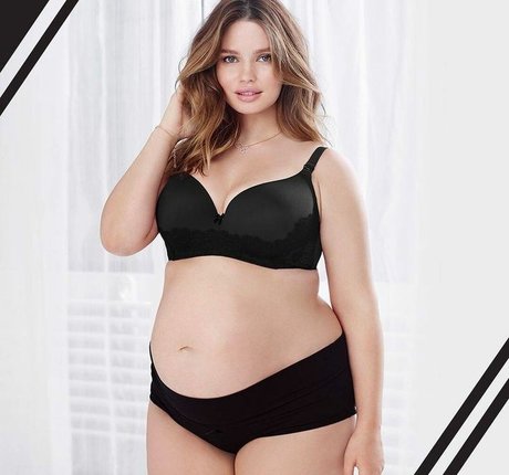 Tara Lynn ホットスター 画像