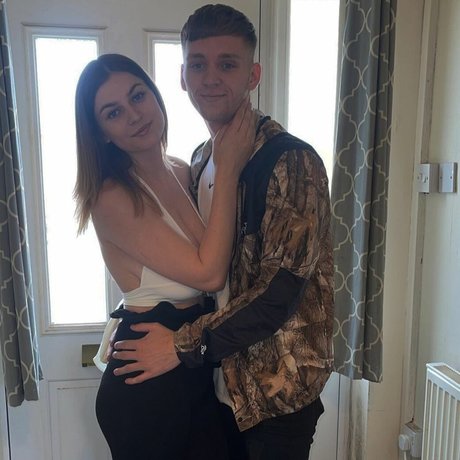 いやらしい無料のOnlyFans ポルノグラフィック ギャラリー