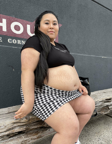 ヌード教師オンリーファンズ ポルノ 画像