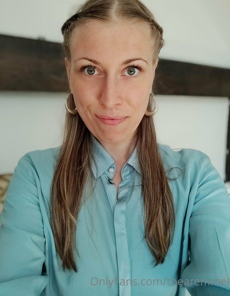 足ヌードオンリーファンズ エロチック 写真