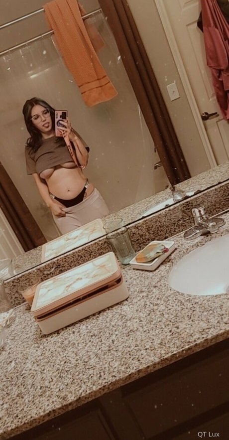 qtlux ポルノスター ヌード 写真