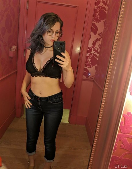 qtlux 最高のモデル 写真