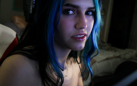 qtlux アート女優 ギャラリー