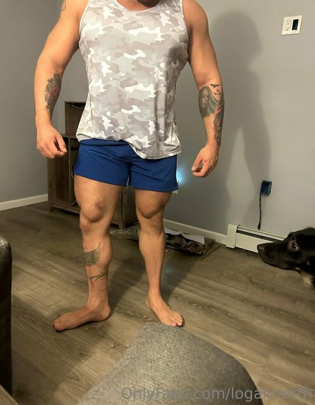 logannorth 高品質のポルノスター 写真