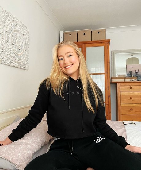 OnlyFansの普及 えろ 写真