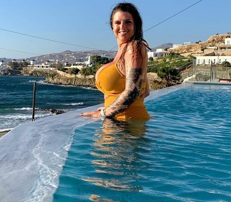 赤毛の熟女オンリーファンズ HD 写真