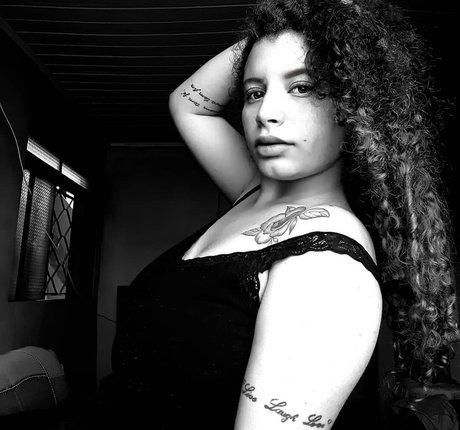 Ashley Alves XXXモデル 画像