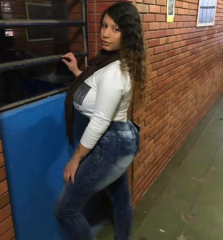 Ashley Alves セクシーなポルノスター 画像