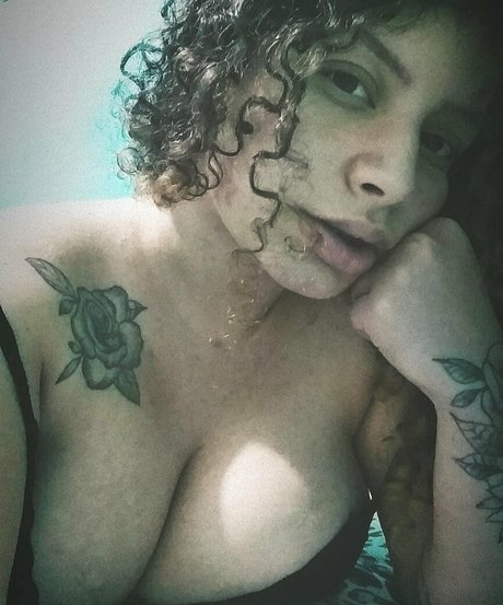 Ashley Alves スター ヌード 画像