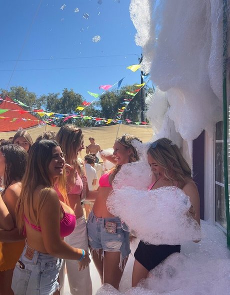 Emma R B 最高のモデル 写真