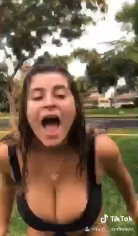 Emma R B トップモデル 画像