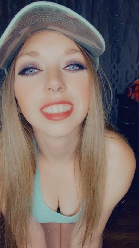 ゴス3P OnlyFans エロ 写真