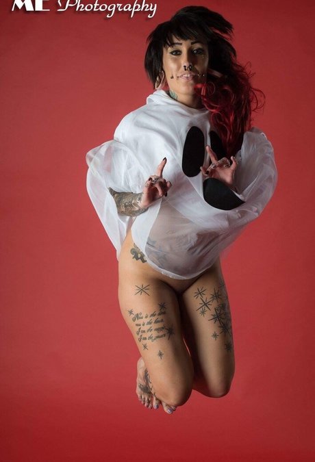 巨乳で曲線美のOnlyFans 無料セクシー ギャラリー