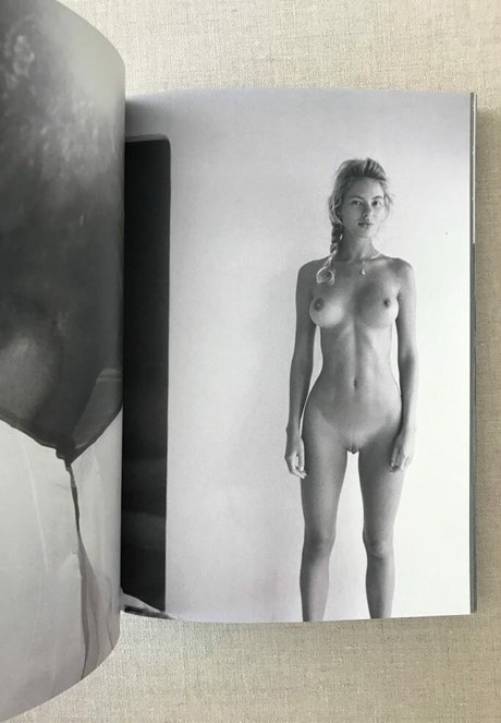 スマイルオンリーファンズ アートヌード 画像