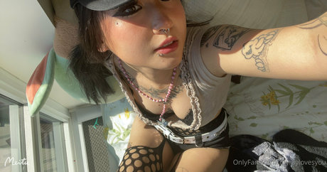 ロシアのお母さんOnlyFans 美しい裸 写真