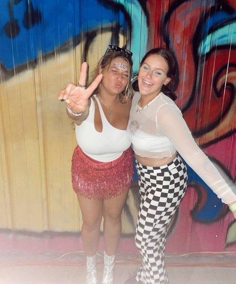 アジアンツインズOnlyFans 素敵 写真