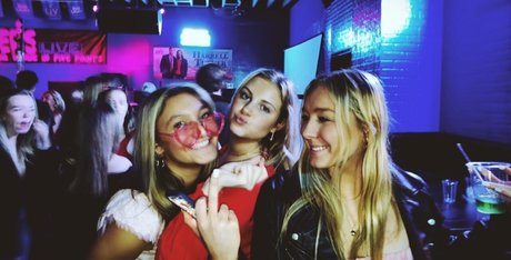 ワークアウト オンリーファンズ ポルノグラフィック 写真