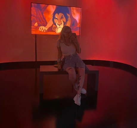 19歳のOnlyFans 無料セクシー 写真