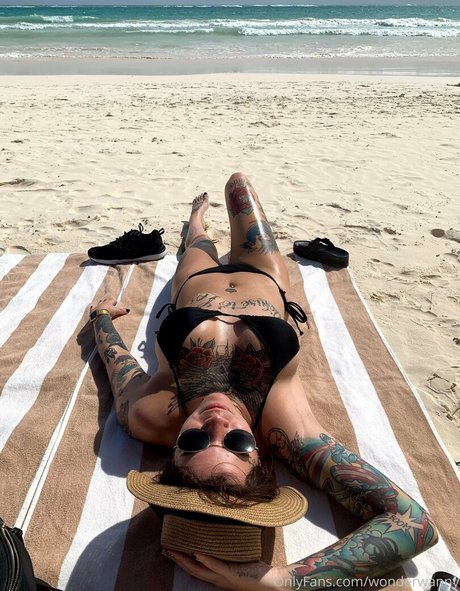 巨乳ティーンオンリーファンズ セクシーヌード 写真