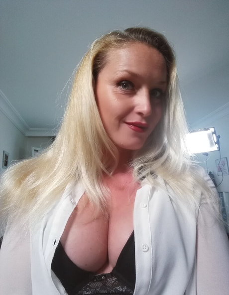 騎乗位熟女OnlyFans アダルト 写真