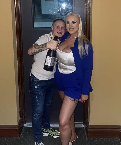 Emma H ポルノモデル 画像