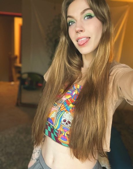 かわいい猫OnlyFans セクシー裸 写真