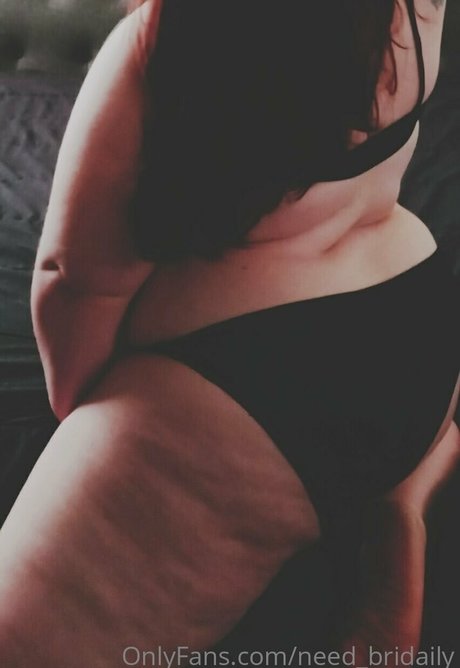 need bridaily ホットなモデル 写真