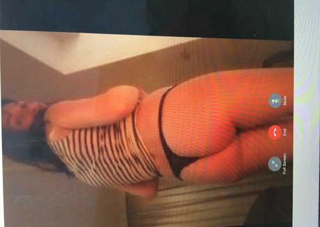 年配の熟女オンリーファンズ ホットヌード 画像