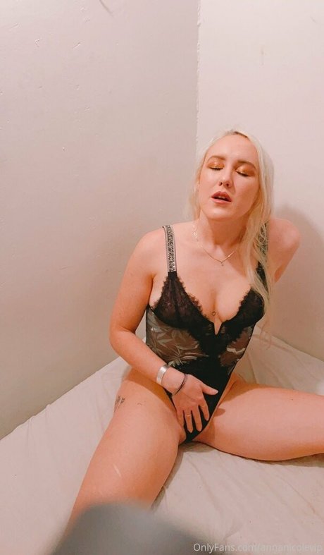 アマチュアヌードオンリーファンズ トップ 写真