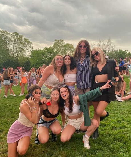 Hannah B ヌードモデル 写真