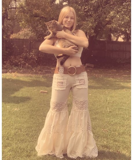 ハロウィン オンリーファン ヌード 写真