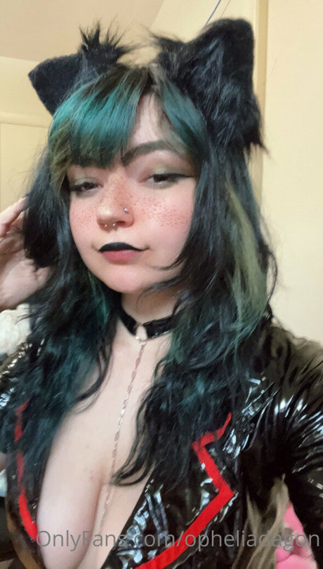 大きなお尻と巨乳のオンリーファンズ 美しい 写真