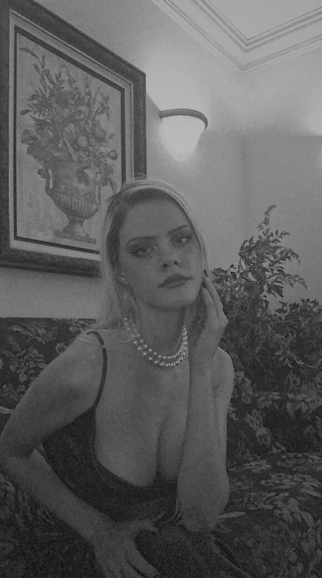 brittvnybitchh 裸のモデル アーカイブ