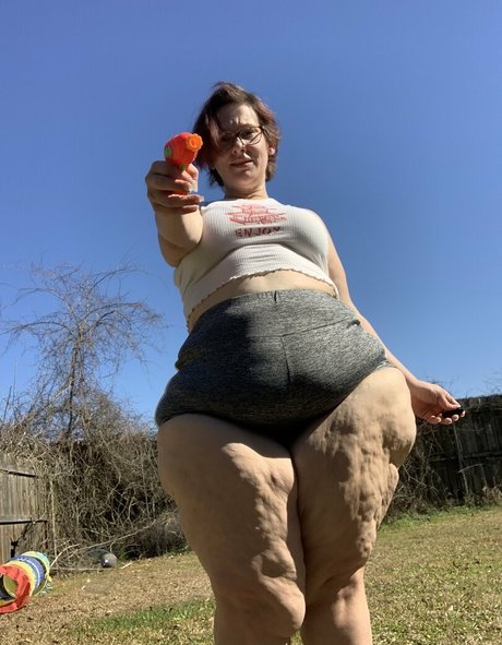 hourglassleigh ヌード女優 画像