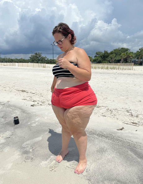 hourglassleigh アダルトモデル 写真