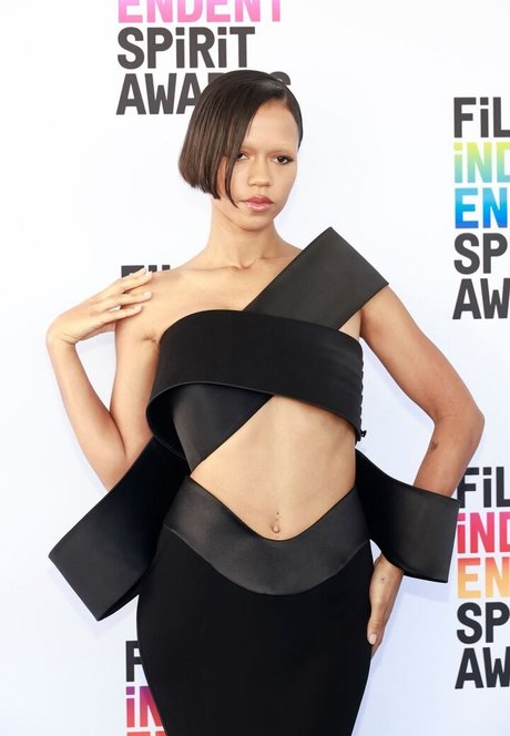 ポーグ xxx オンリーファンズ セクシー裸 写真