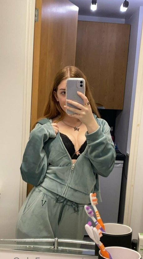 evievixxxen アダルトモデル 写真