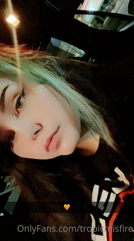 tropicmisfire エロティック女優 写真