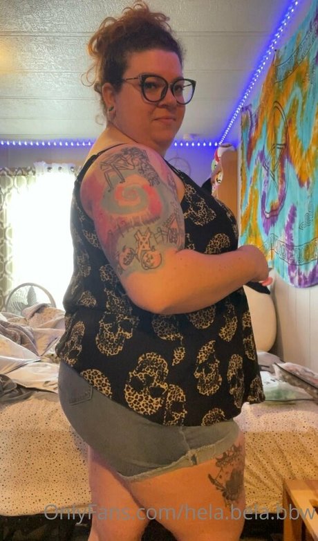 曲線美の女の子オンリーファンズ エロチック 写真