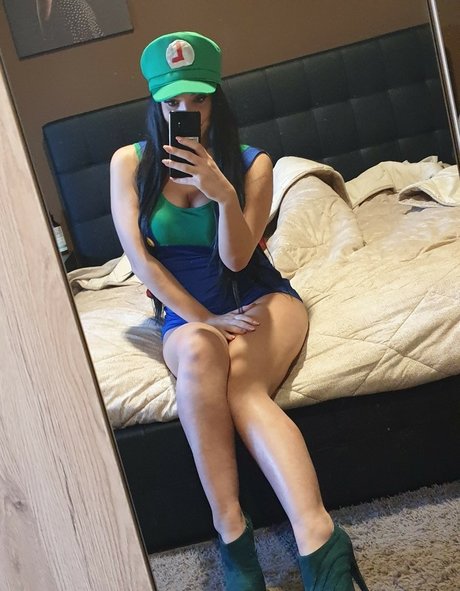 熟女乱交OnlyFans 無料 写真