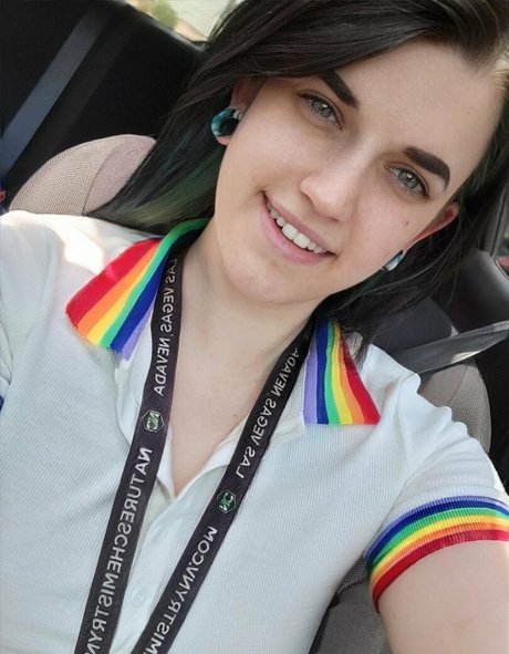 blissfulflower スター 裸 写真