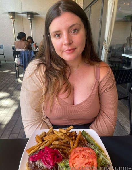 Sunnyhunnie セックスモデル アーカイブ