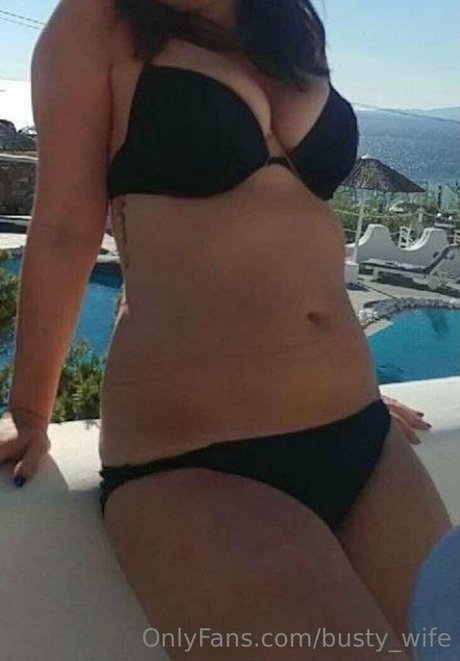 busty wife 高品質女優 写真