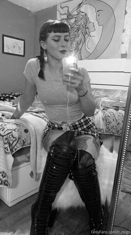 c reign 美しいモデル 写真