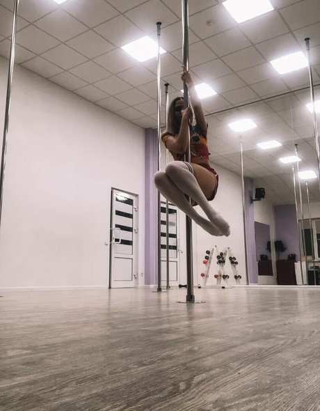 男性TikTokスターOnlyFans 無料セックス 写真