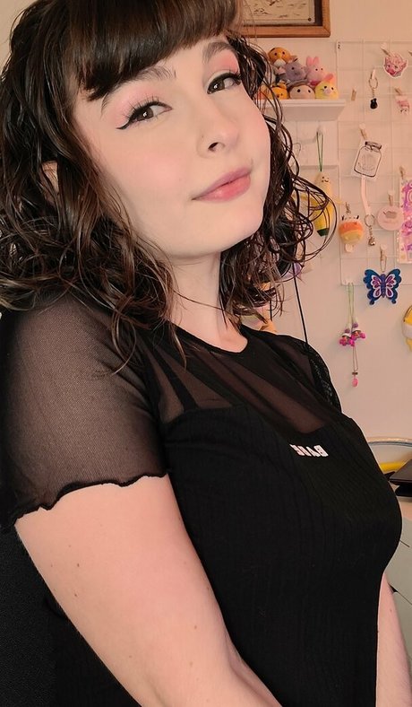 曲線美のクーガーOnlyFans 可愛い 画像