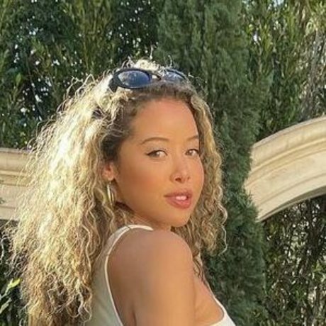 Laurenmarieskye セックス女優 写真