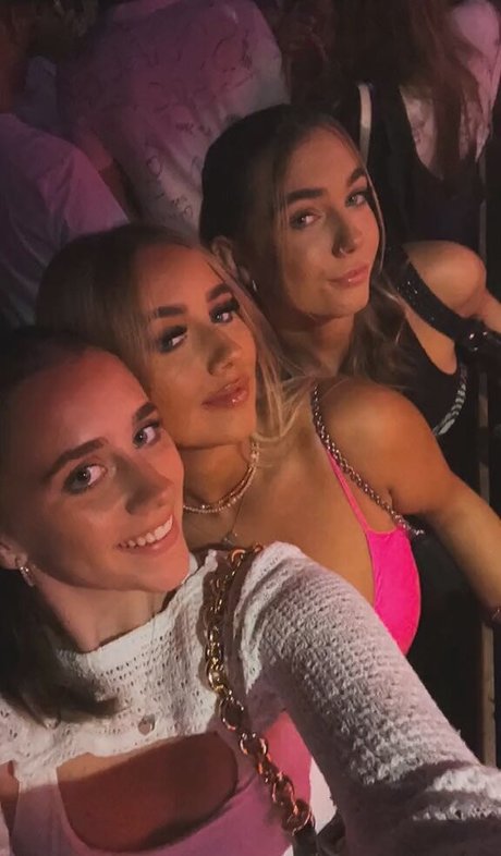 50歳以上のオンリーファンズ ポルノ 写真