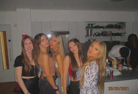 セクシーなドレスOnlyFans 美しい裸 画像