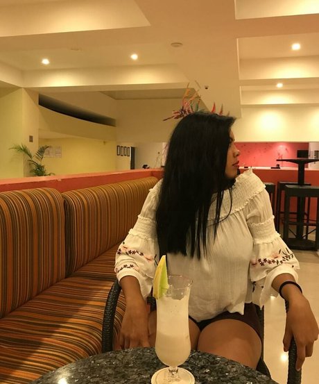 ミニドレス OnlyFans ポルノ 写真